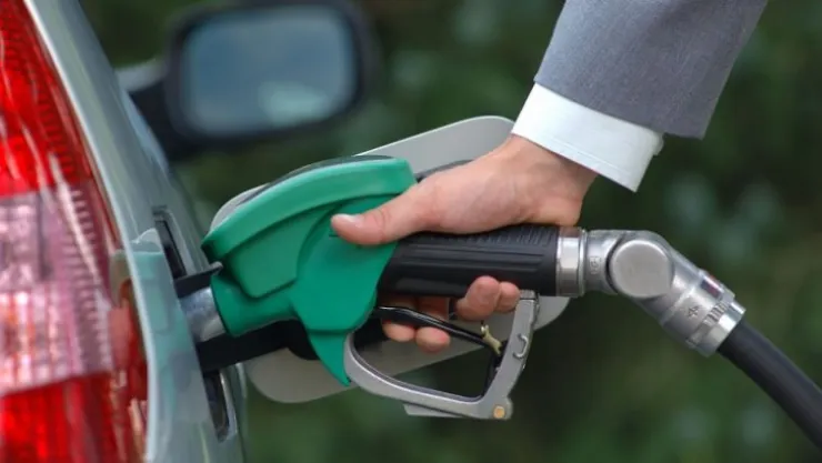 Benzine büyük zam!