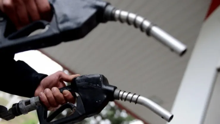 Benzine ve motorine zam, otogaza indirim