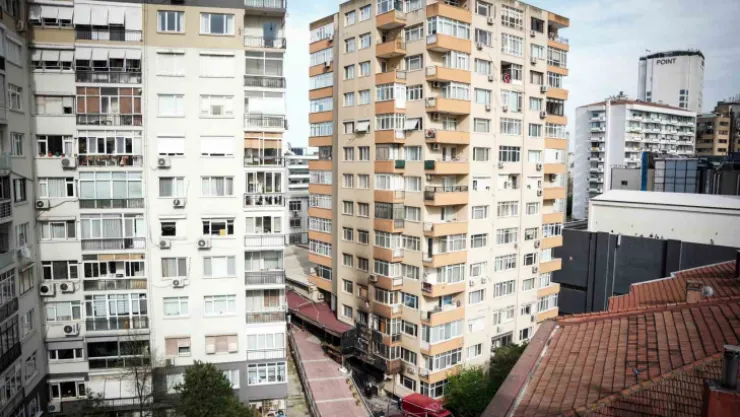 29 kişinin can verdiği bina fotoğraflara yansıdı