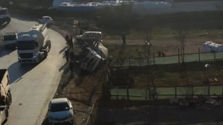 Beton mikserin altında kalan sürücü ağır yaralandı