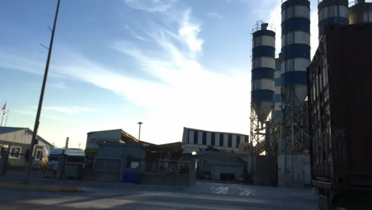 Beton santralinde 5 metre yükseklikten düştü