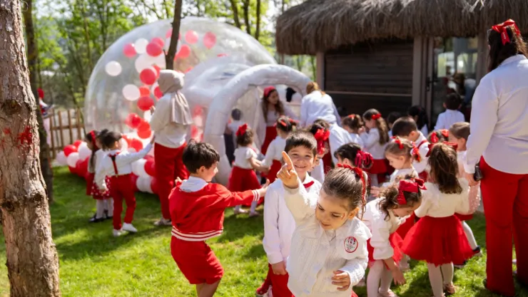 Bilgi Köprüsü'nde 23 Nisan coşkusu: Minikler bayramı şenlikle kutladı