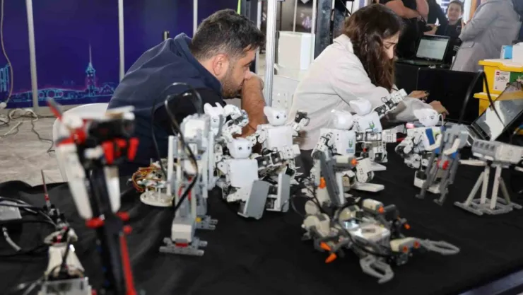 Bilişim Fuarı stantlarına 7'den 70'e yoğun ilgi