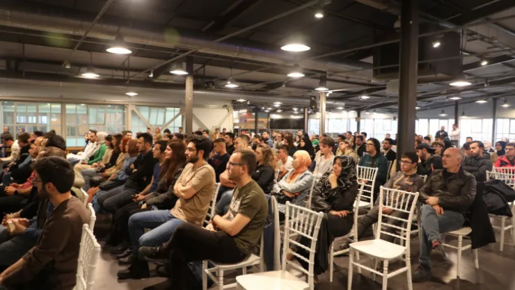 Bilişim yazarı Kuzuoğlu teknoloji meraklılarıyla buluştu