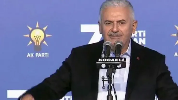 Binali Yıldırım'da kongrede Kocaeli gençliğine övgüler dizdi