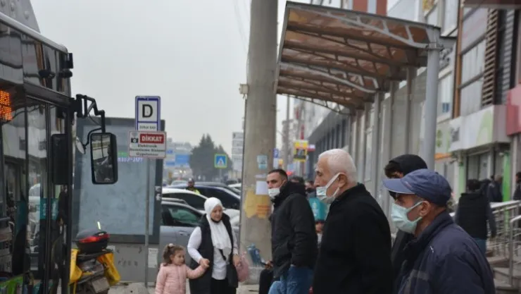 Bindikleri otobüsten inemiyorlar