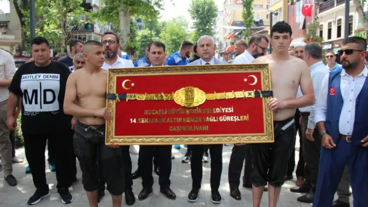 Bine yakın güreşçi altın kemer için ter dökecek