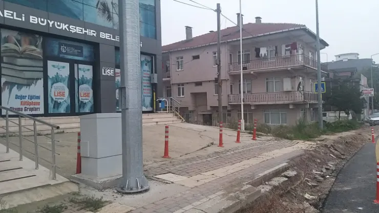 Bozuk kaldırımlar zorluk yaşatıyor!