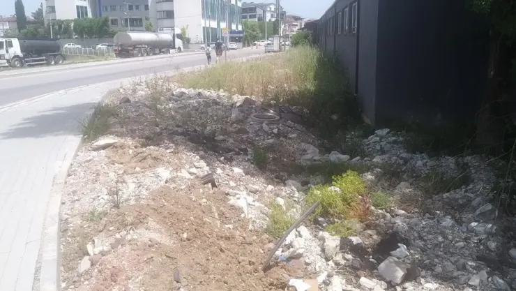 Bu molozlar burada mı kalacak?