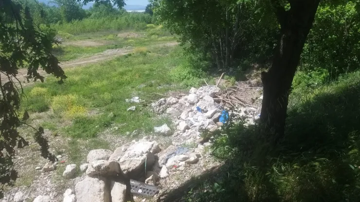 Bu molozları kim atıyor?