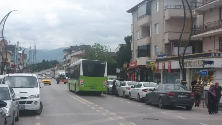 Bu araçlar ulaşımı yavaşlatıyor