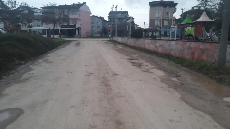 Burası da kaldırımsız sokak
