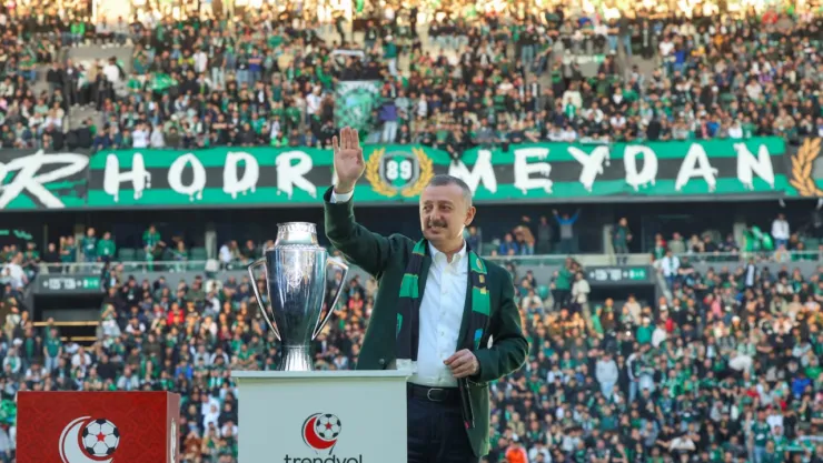 Büyükakın, hem Kocaelispor'u, hem de taraftarı kutladı