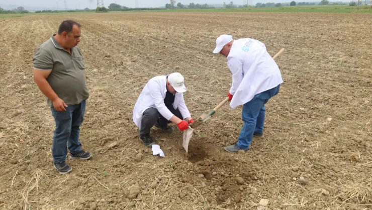 Büyükşehir'den çiftçilere ücretsiz toprak analizi