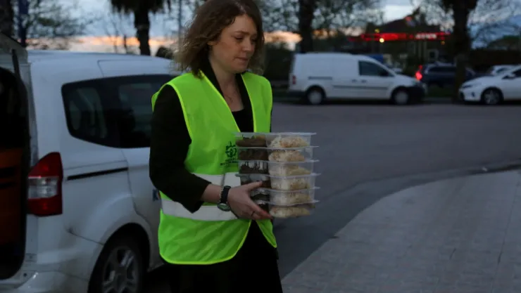 Büyükşehir'den minibüsçülere sıcak iftarlık