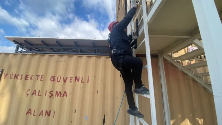 Büyükşehir İtfaiyesi'nden teleferik ekibine eğitim