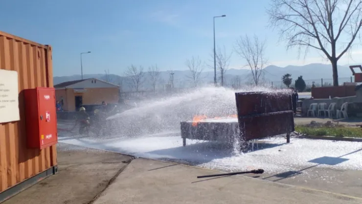 Büyükşehir İtfaiyesi'nden tersane personeline eğitim