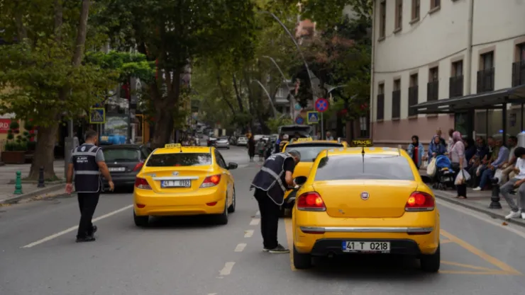 Büyükşehir ticari taksileri denetliyor