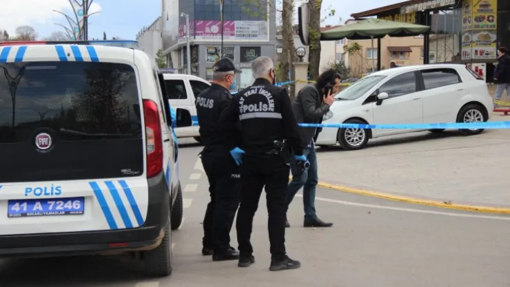 Caddede karşılaşan husumetliler dehşet saçtı