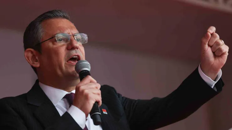 CHP Kurultayında Özgür Özel'in listesi firesiz geçti