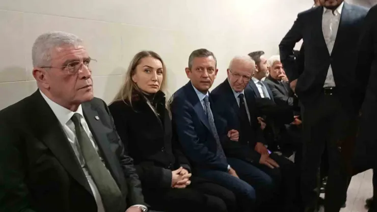 CHP Lideri Özgür Özel, İstanbul Adalet Sarayı'na geldi