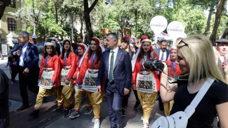 ''Çiftçi Şenliği'' kortej yürüyüşüyle başladı