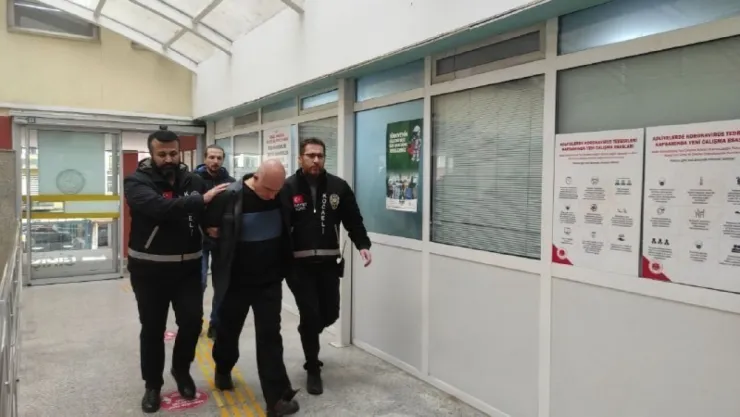 Cinayet davasında sanığa kadın kıyafeti giydirildi iddiası