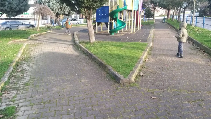 Çocuk parkları tehlike saçıyor