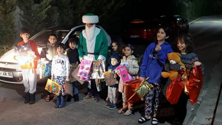 Çocukların yüzü Nasreddin Hoca ile güldü
