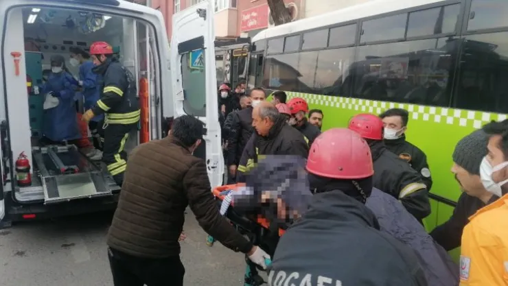 Çocuklarıyla otobüsün altında kalan kadından acı haber