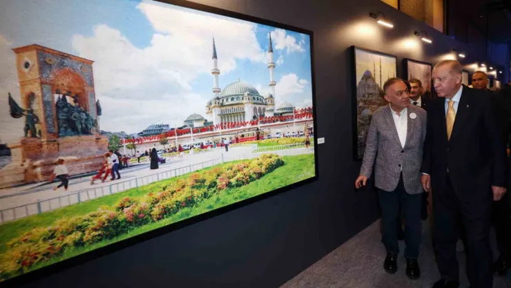 Cumhurbaşkanı Erdoğan sergi gezdi
