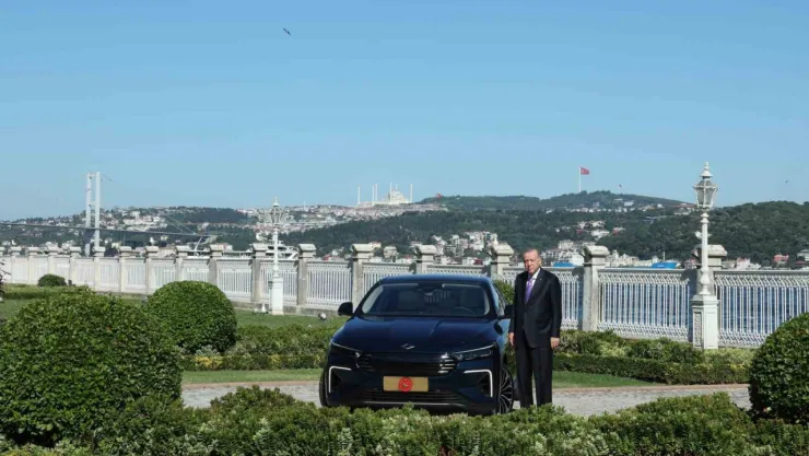 Cumhurbaşkanı Erdoğan, Togg'un yeni modeli T10F'yi test etti