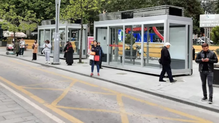 Cumhuriyet Parkına klimalı modern durak