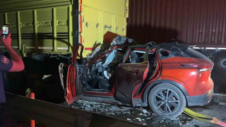 D-650'de cip, kamyona ok gibi saplandı: 1 ölü