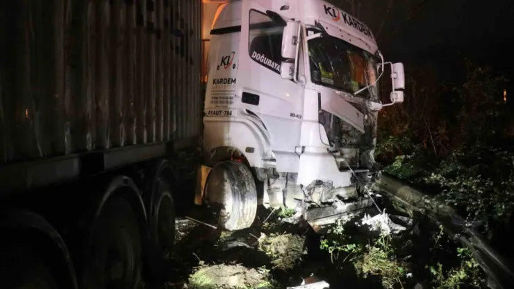 D-650 kara yolunda zincirleme kaza: 12 yaralı