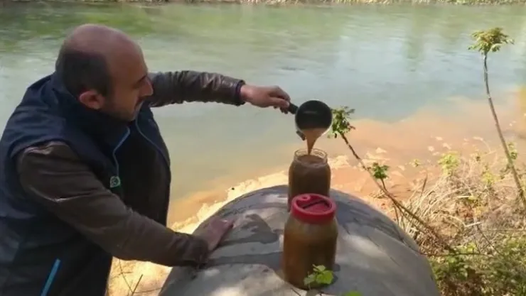 Dereye atıklarını boşaltan firma suçüstü yakalandı