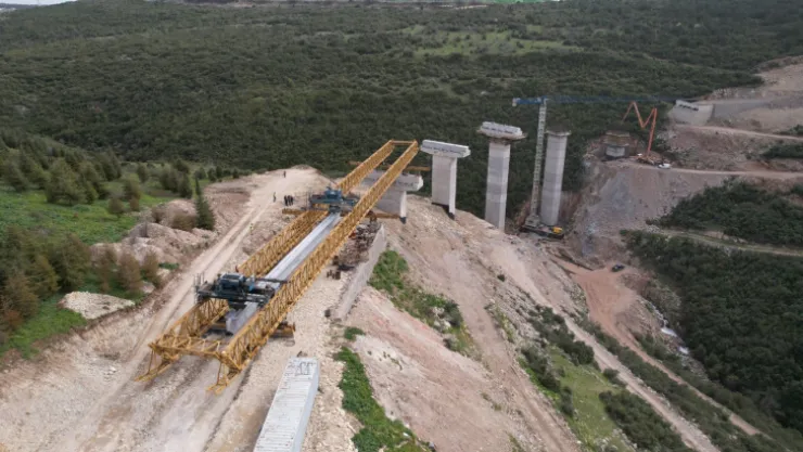 Dilovası Devlet Hastanesi Köprüsünde kiriş montajı