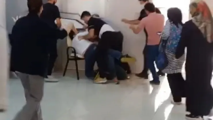Doktorları darp eden karı koca ilk kez hakim karşısında