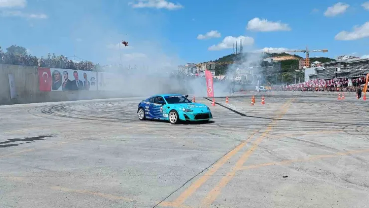 Drift gösterisi adrenalin dolu anlar yaşattı
