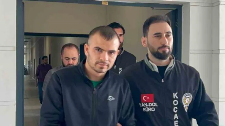 Düşük ayarlı altınlarla kuyumcuları dolandırdılar
