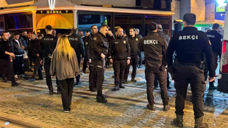 Barlar Sokağı'ndaki kavga kanlı bitti: 2 yaralı