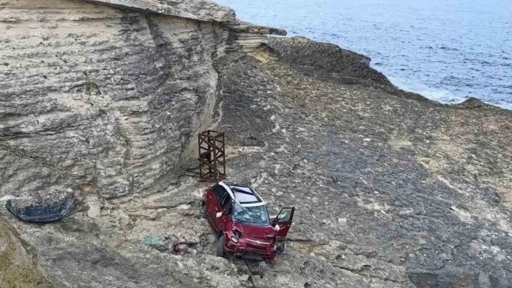 El frenini çekmeyi unutunca Pembe Kayalar'dan uçtular