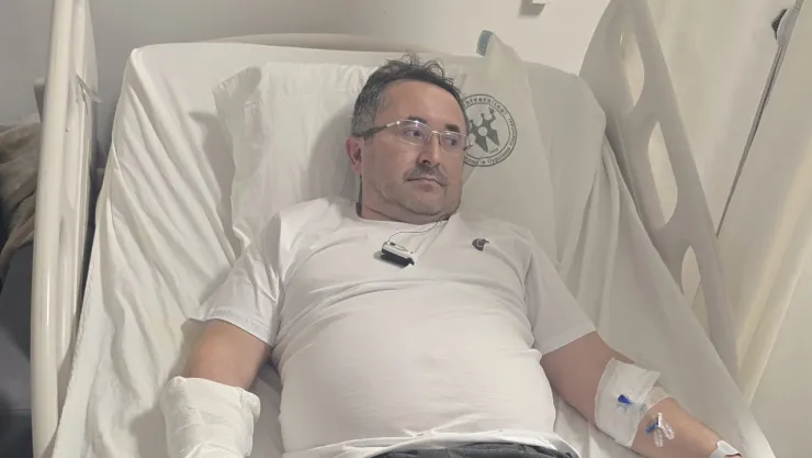 Elinde hortum patlayan muhtar yaralandı