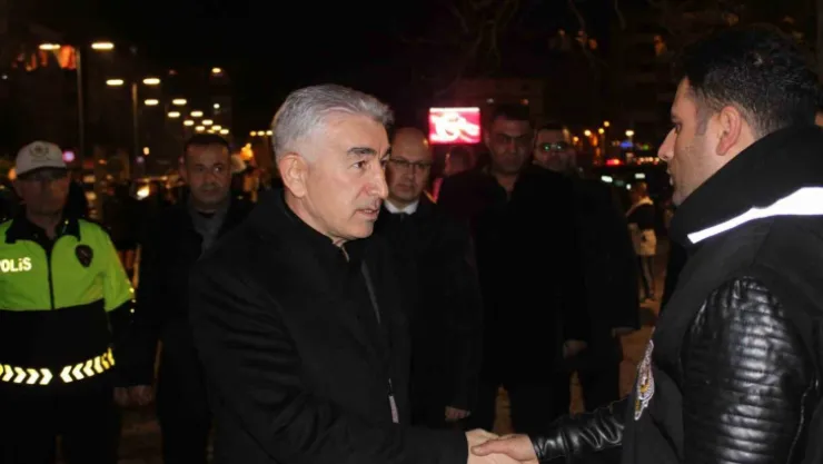 Kocaeli'de emniyet müdürü yılbaşında sokağa indi