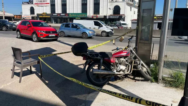 Motosiklet ciple çarpıştı: 1'i ağır 2 yaralı