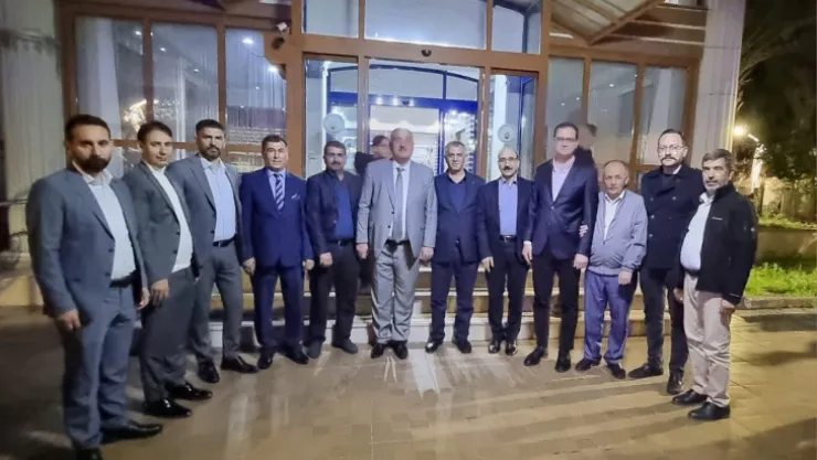 Erzurumlular, emekli eğitimcileri iftar sofrasında ağırladı