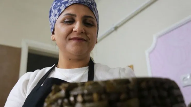 Eşine destek olmak için girdiği evinin mutfağından 23 bin kişiye ulaştı