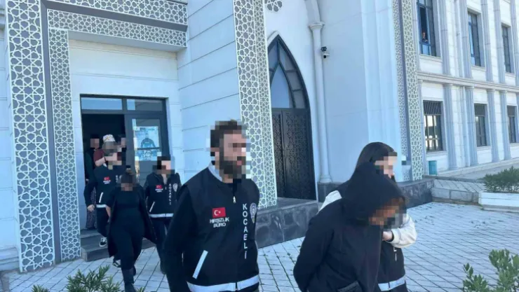 Evden 100 bin TL'lik ziynet eşyası çalınmıştı yakalandılar