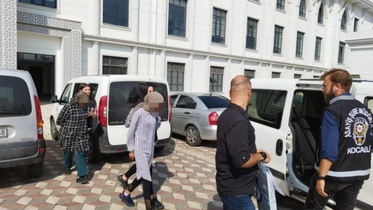 Evden onbinlerce liralık hırsızlık yaptılar