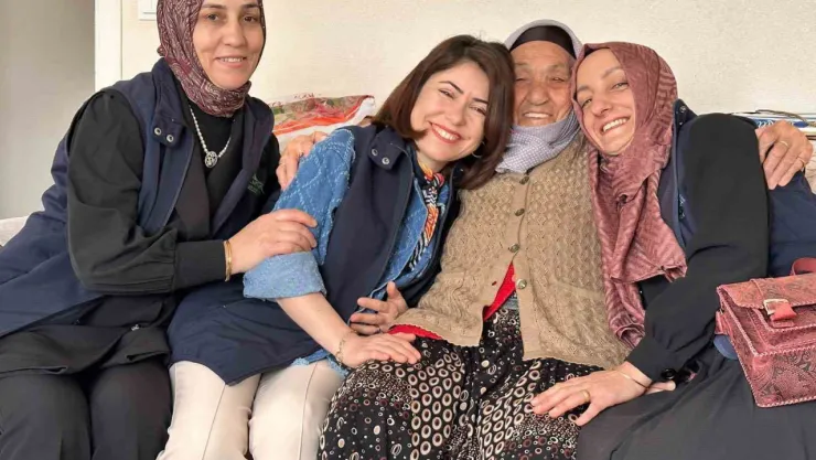 Evlat ekibi, çınarların bayram sevincini paylaştı